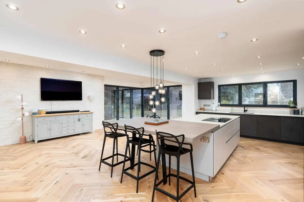 Large kitchen breakfast bar